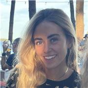 Fraîchement diplômée ingénieure, je propose des cours de français tous niveaux.